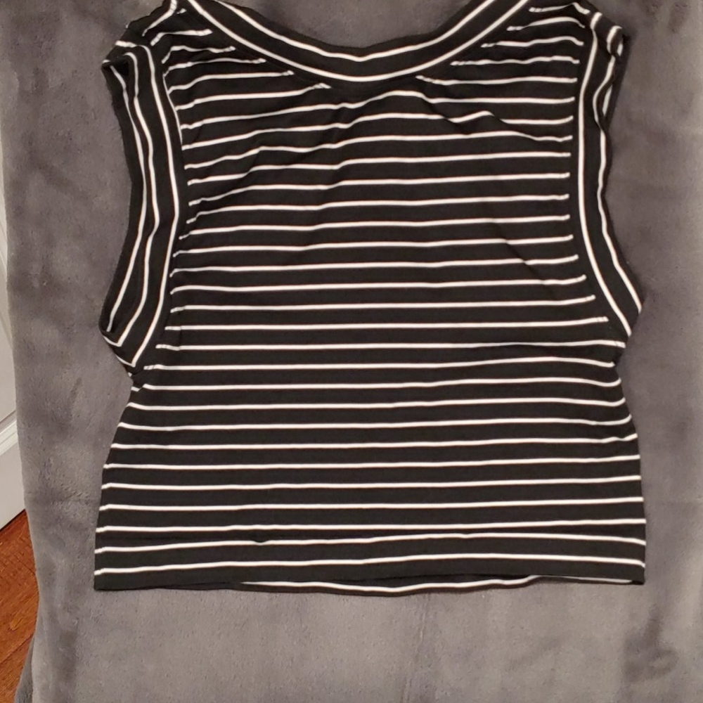 Crop Top - Picture 2 of 3